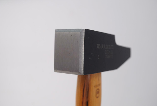 Beautiful  FACOM Machinists Toolmakers Engineers 585g Cross Pein Hammer. 200H.32 - Cardon Tools